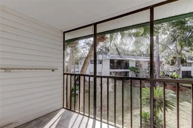 $179,500 | 3277 Fox Chase Circle, Unit 206, Palm Harbor, FL 34683