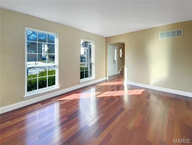 $485,000 | 326 Woodlawn Terrace Court, Ballwin, MO 63021