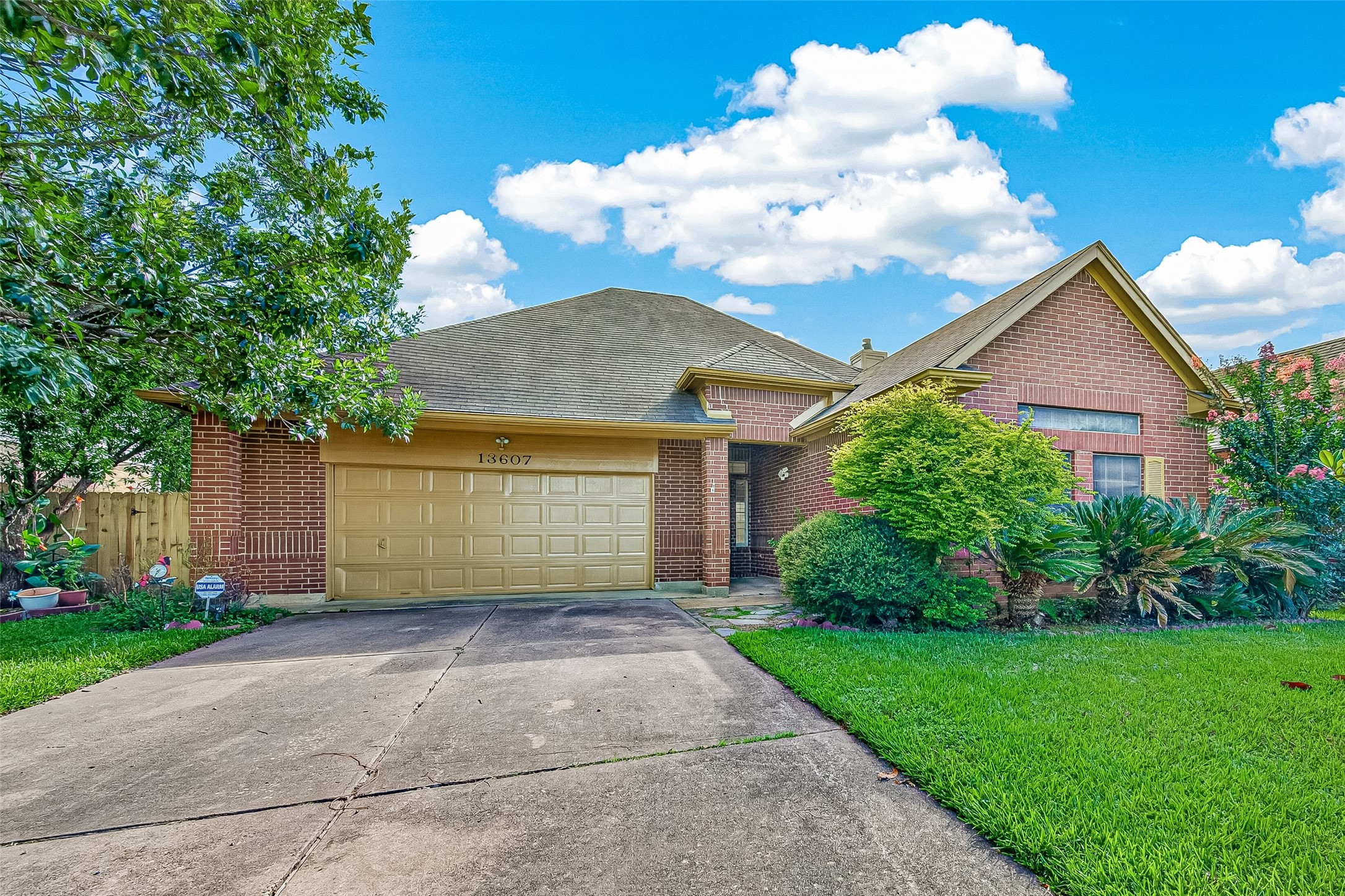 13607 Sable Lane Houston, TX 77014 - Photo 4 of 46