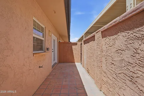 $219,900 | 1320 East Bethany Home Road, Unit 52, Phoenix, AZ 85014