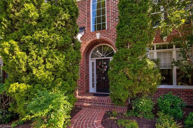$679,000 | 19 Middlefield Court, Greensboro, NC 27455