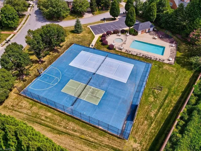 $679,000 | 19 Middlefield Court, Greensboro, NC 27455