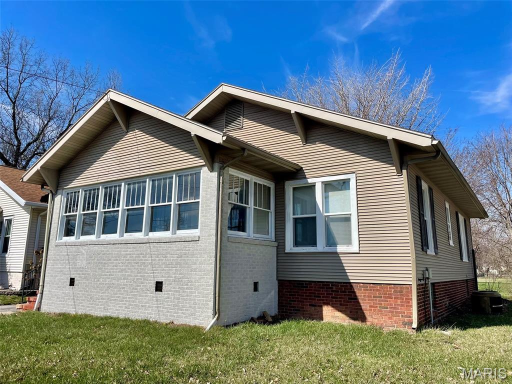 609 East Hauser Street Litchfield, IL 62056 - Photo 2 of 23