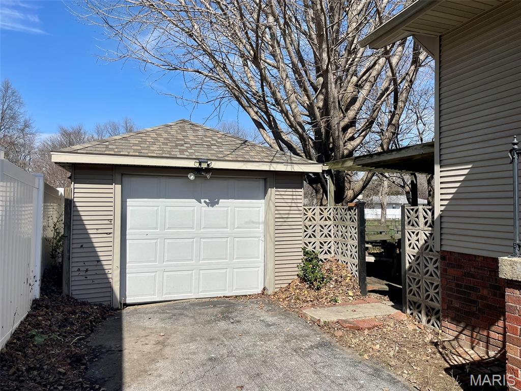 609 East Hauser Street Litchfield, IL 62056 - Photo 4 of 23