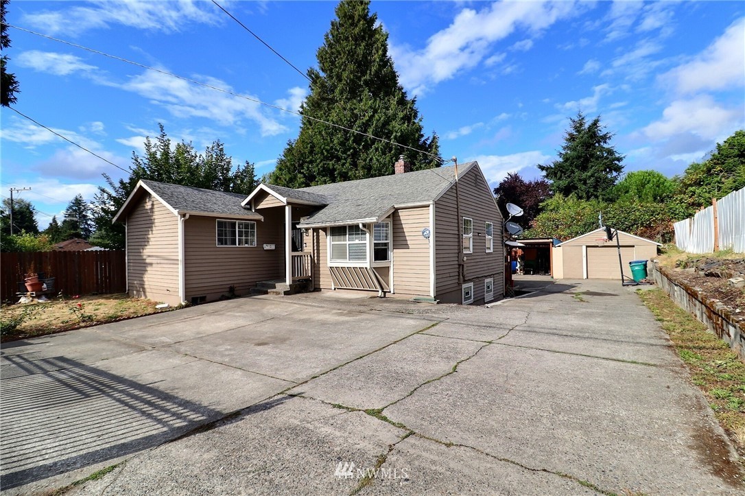 11910 Renton Avenue South Seattle, WA 98178 - Photo 1 of 33 Gallery Image 1