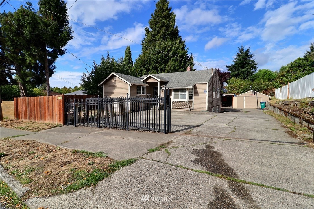 11910 Renton Avenue South Seattle, WA 98178 - Photo 2 of 33 Gallery Image 2
