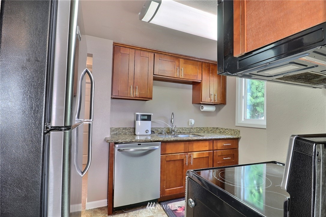 11910 Renton Avenue South Seattle, WA 98178 - Photo 11 of 33 Gallery Image 11