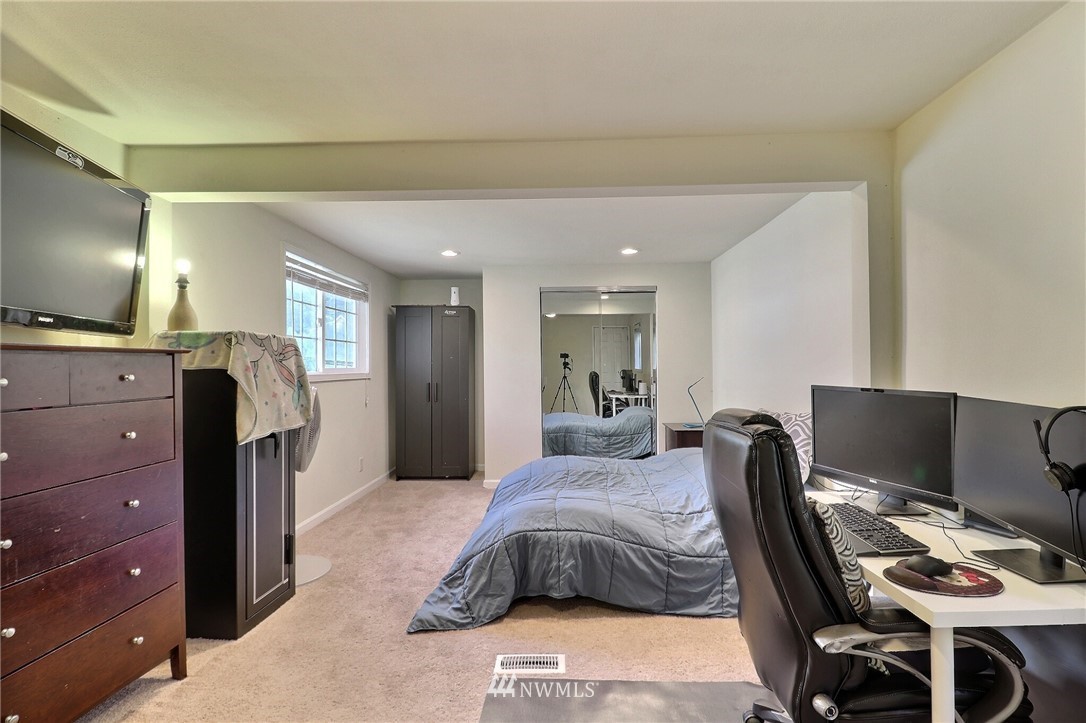 11910 Renton Avenue South Seattle, WA 98178 - Photo 14 of 33 Gallery Image 14