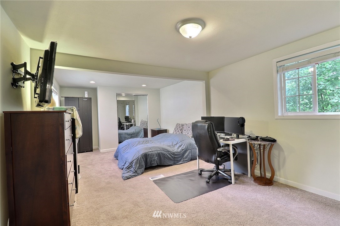 11910 Renton Avenue South Seattle, WA 98178 - Photo 15 of 33 Gallery Image 15