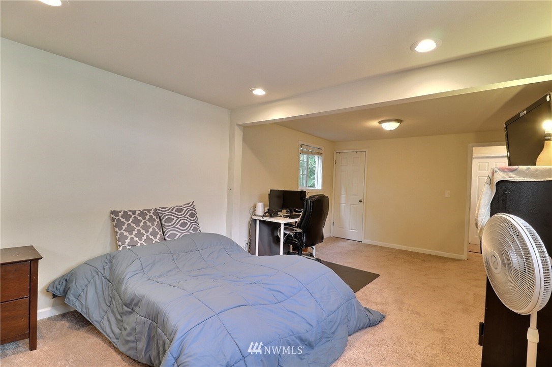 11910 Renton Avenue South Seattle, WA 98178 - Photo 16 of 33 Gallery Image 16