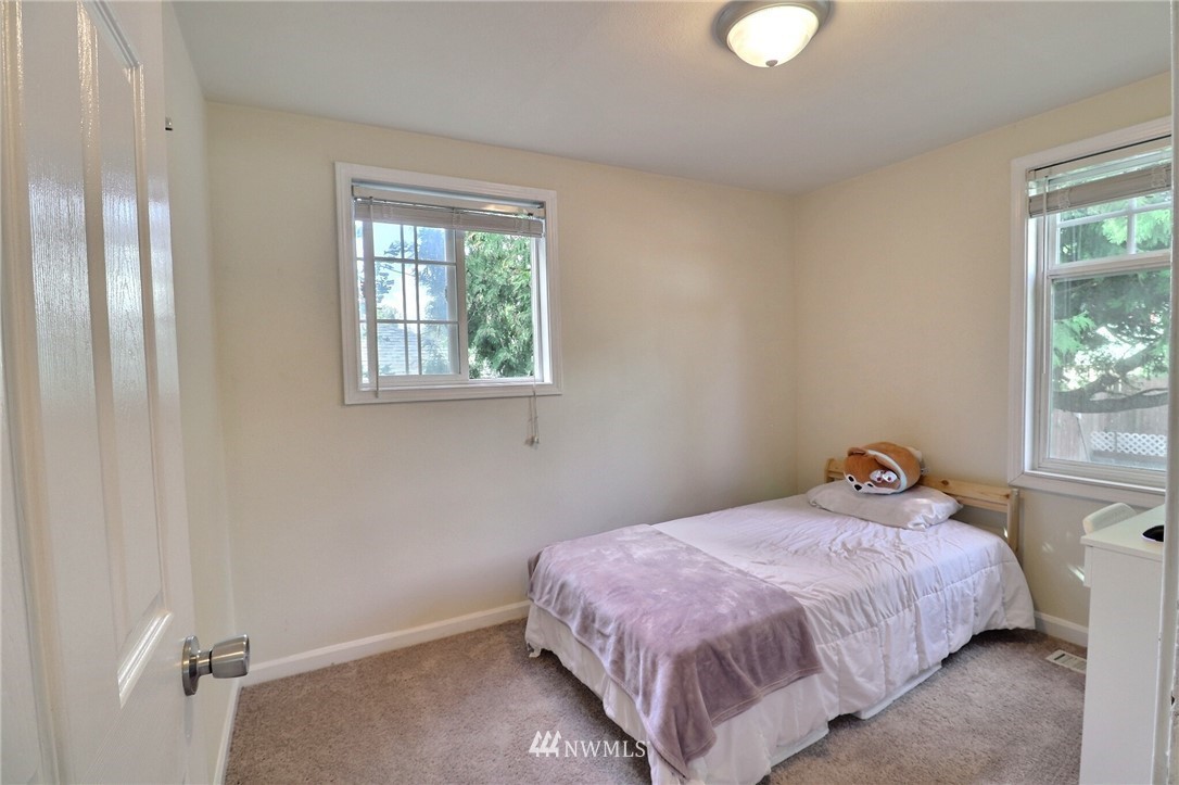 11910 Renton Avenue South Seattle, WA 98178 - Photo 17 of 33 Gallery Image 17