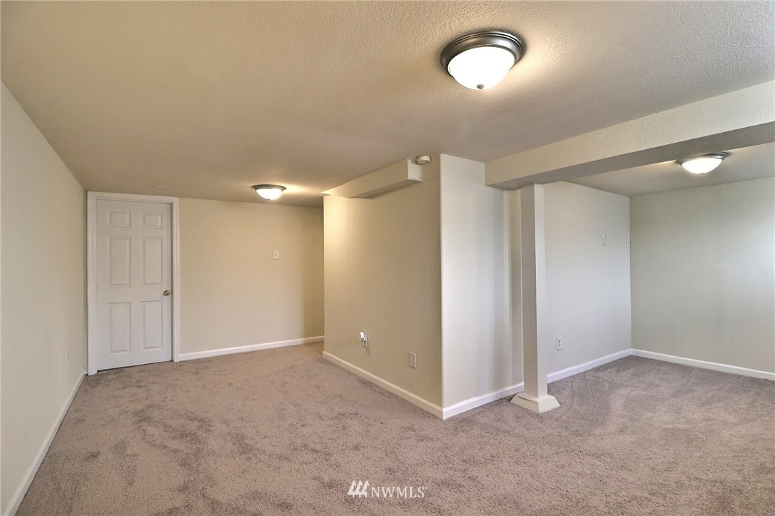 11910 Renton Avenue South Seattle, WA 98178 - Photo 20 of 33 Gallery Image 20