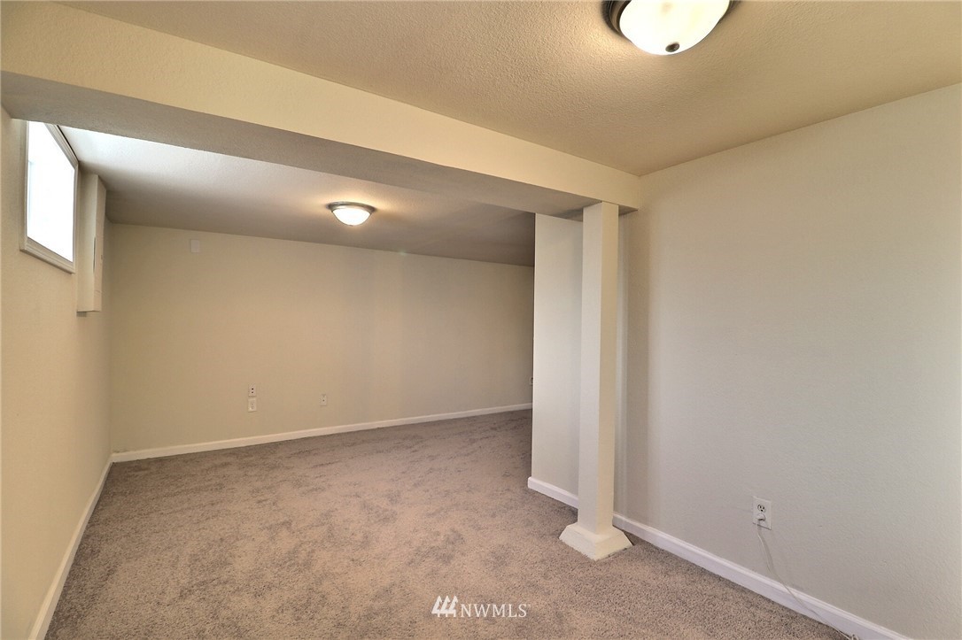 11910 Renton Avenue South Seattle, WA 98178 - Photo 21 of 33 Gallery Image 21
