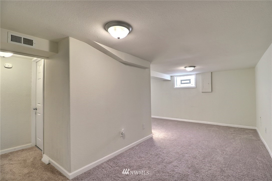 11910 Renton Avenue South Seattle, WA 98178 - Photo 22 of 33 Gallery Image 22