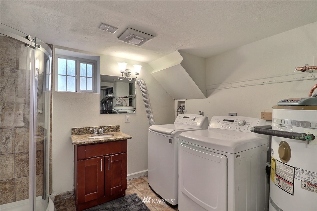 11910 Renton Avenue South Seattle, WA 98178 - Photo 27 of 33 Gallery Image 27