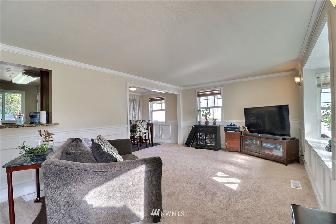 11910 Renton Avenue South Seattle, WA 98178 - Photo 6 of 33 Gallery Image 6