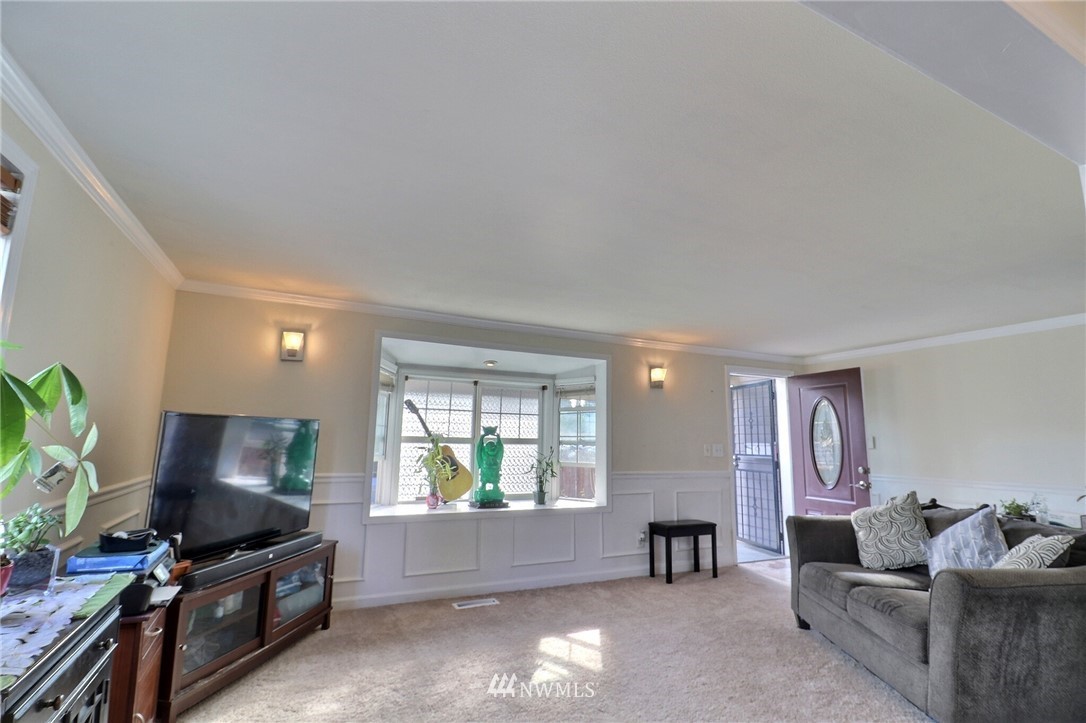 11910 Renton Avenue South Seattle, WA 98178 - Photo 7 of 33 Gallery Image 7