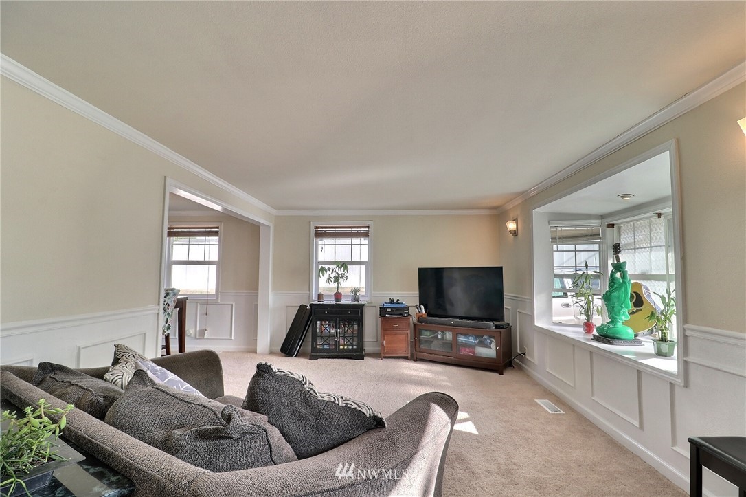 11910 Renton Avenue South Seattle, WA 98178 - Photo 8 of 33 Gallery Image 8