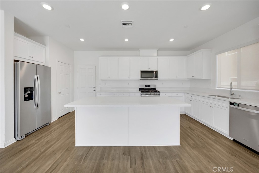 7560 Citrusmoon Court Riverside, CA 92507 - Photo 15 of 62 Gourmet Kitchen