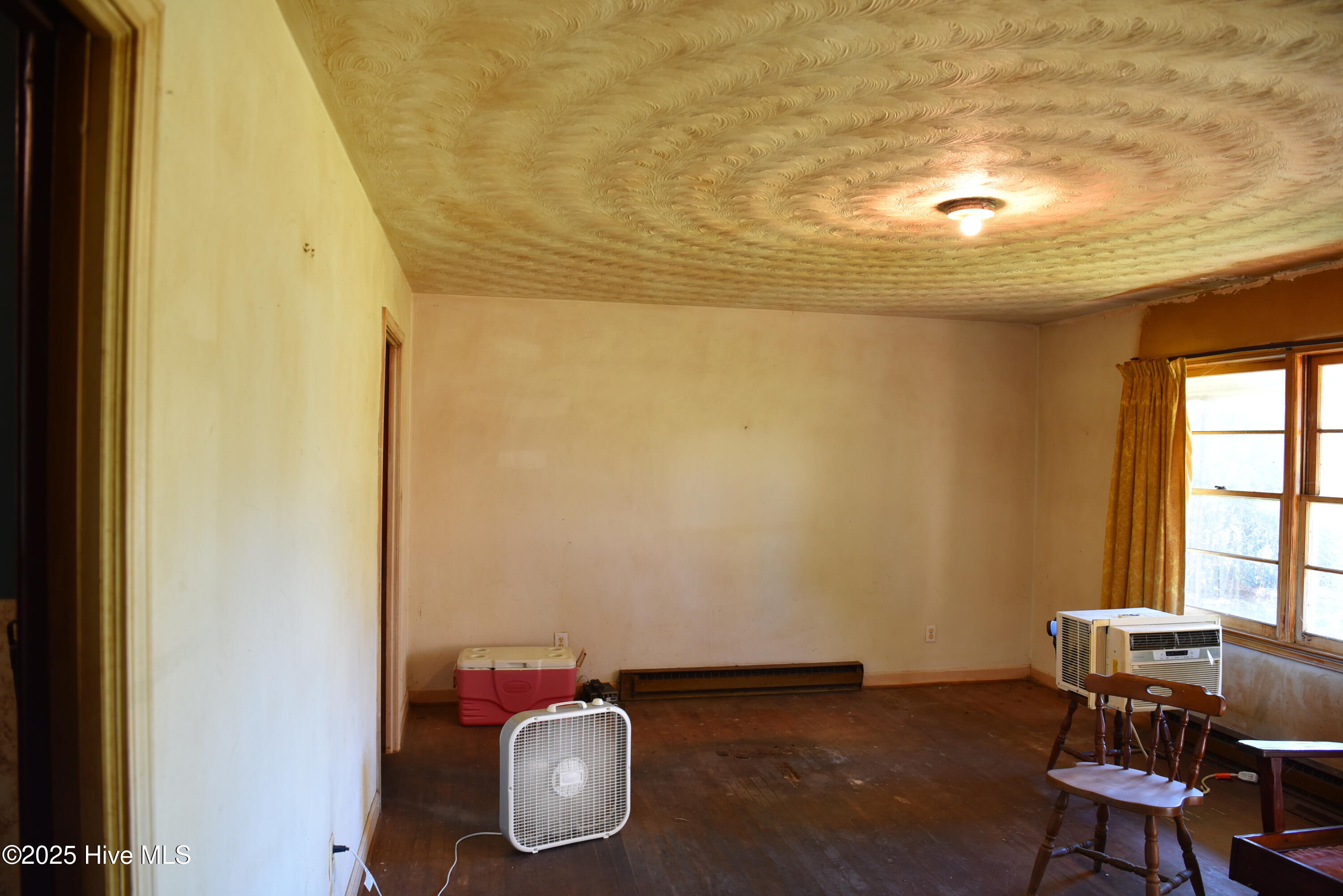 211 East Modlin Road Ahoskie, NC 27910 - Photo 7 of 13 Living Room