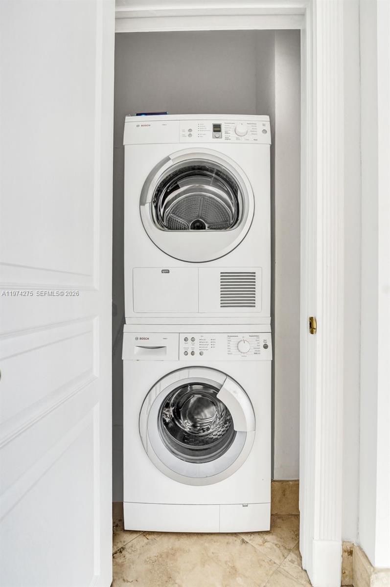 100 Lincoln Road, Unit PH12 Miami Beach, FL 33139 - Photo 48 of 59 a utility room with dryer and washer