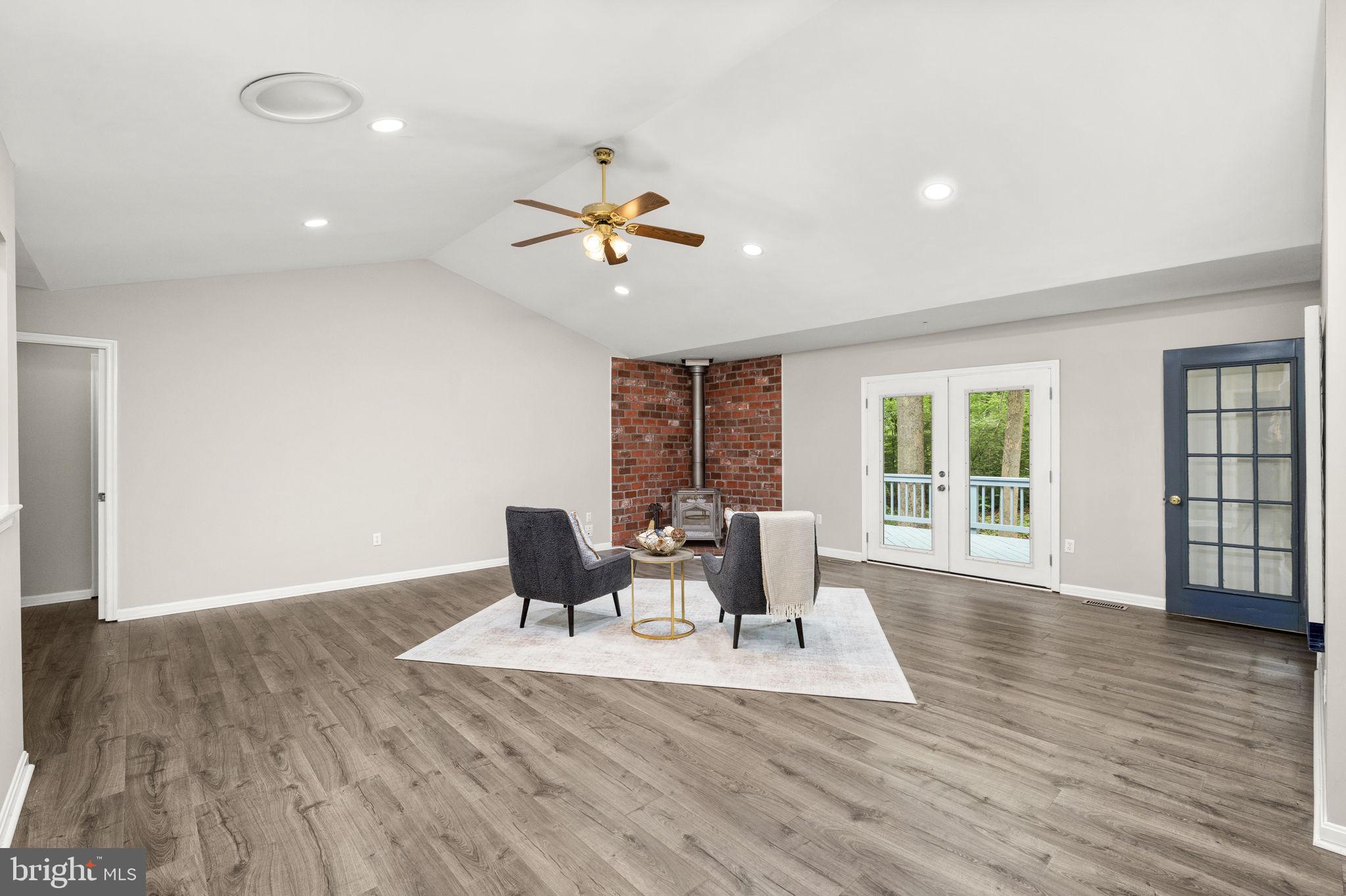 104 Federal Road Locust Grove, VA 22508 - Photo 11 of 59 Living Room/Dining Combo