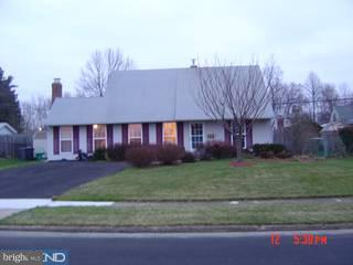 18 Hemlock Road Levittown, PA 19056 - Photo 1 of 6 Gallery Image 1