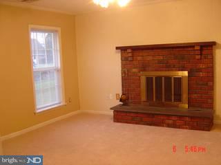 18 Hemlock Road Levittown, PA 19056 - Photo 2 of 6 Gallery Image 2