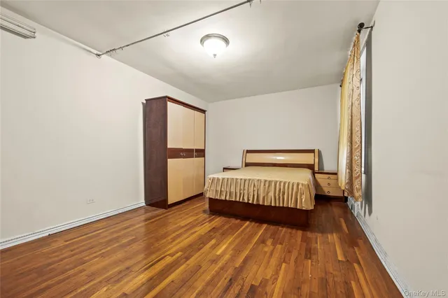 $329,000 | 84-31 Van Wyck Expressway, Unit 3C | Briarwood