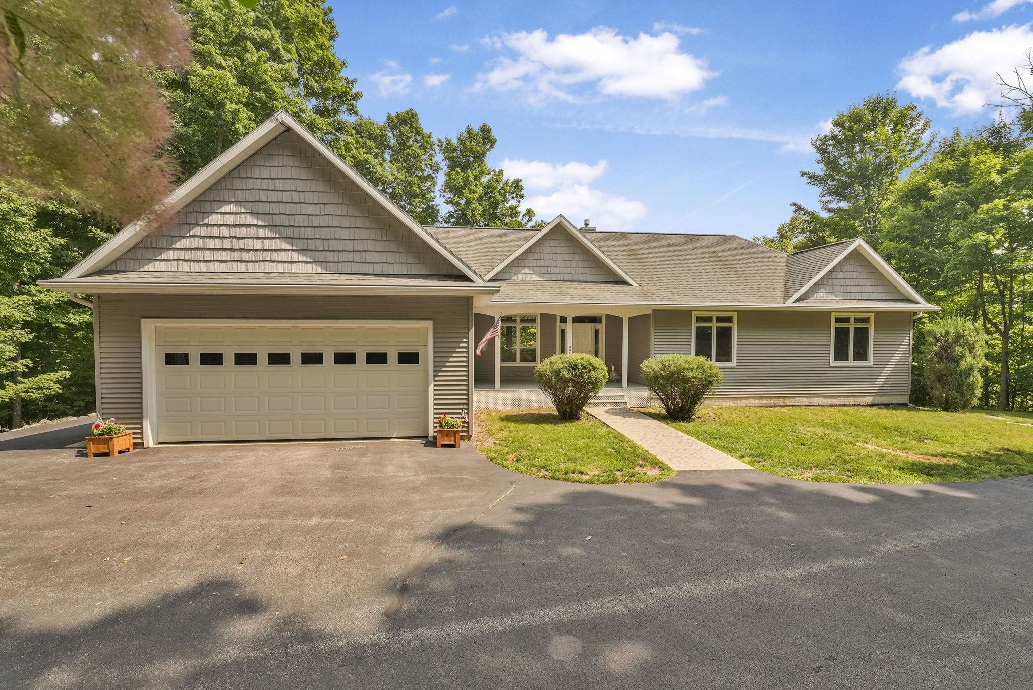 4955 Truax Lake Road Williamsburg, MI 49690 - Photo 5 of 54