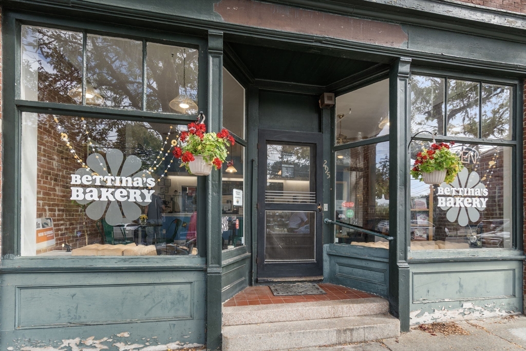 51 Pettee Street, Unit 11 Newton, MA 02464 - Photo 17 of 19