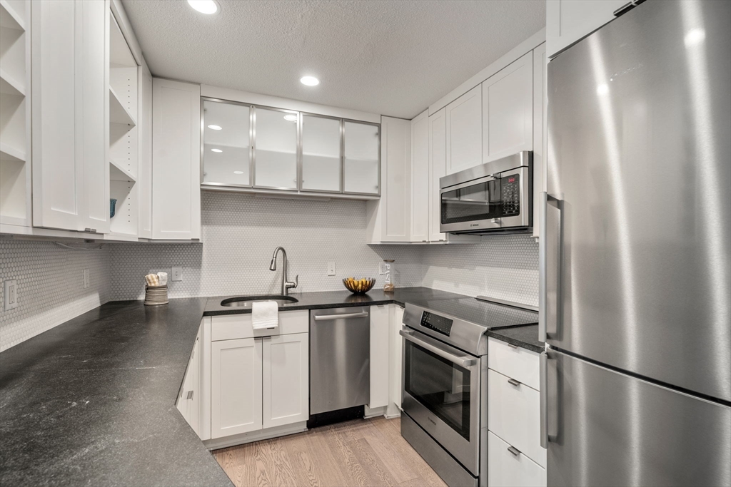 51 Pettee Street, Unit 11 Newton, MA 02464 - Photo 3 of 19