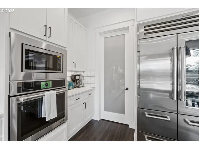 $1,100,000 | 18505 Northeast 78th Way, Vancouver, WA 98682