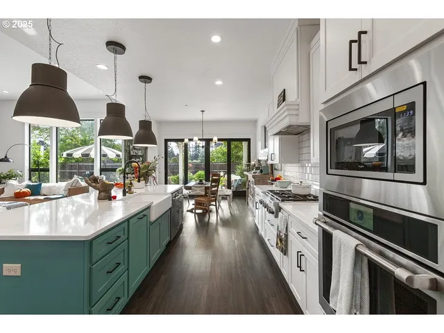 $1,100,000 | 18505 Northeast 78th Way, Vancouver, WA 98682