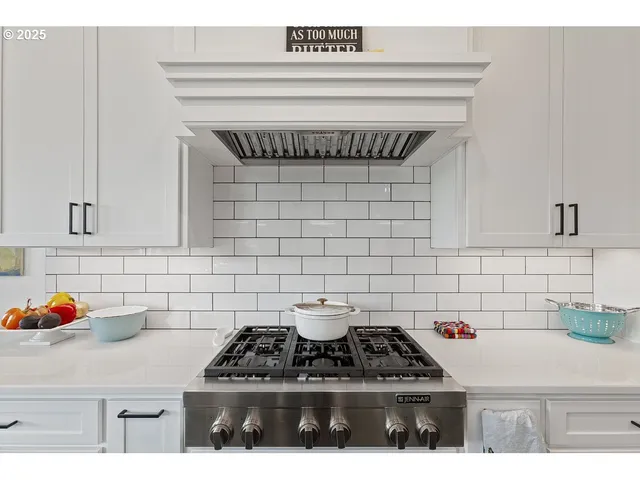 $1,100,000 | 18505 Northeast 78th Way, Vancouver, WA 98682