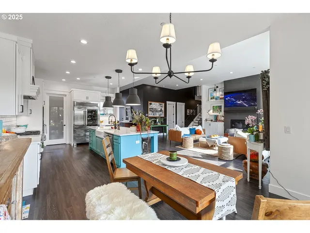 $1,100,000 | 18505 Northeast 78th Way, Vancouver, WA 98682