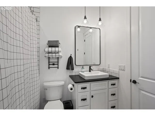 $1,100,000 | 18505 Northeast 78th Way, Vancouver, WA 98682