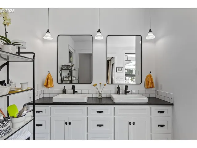 $1,100,000 | 18505 Northeast 78th Way, Vancouver, WA 98682