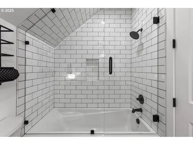 $1,100,000 | 18505 Northeast 78th Way, Vancouver, WA 98682