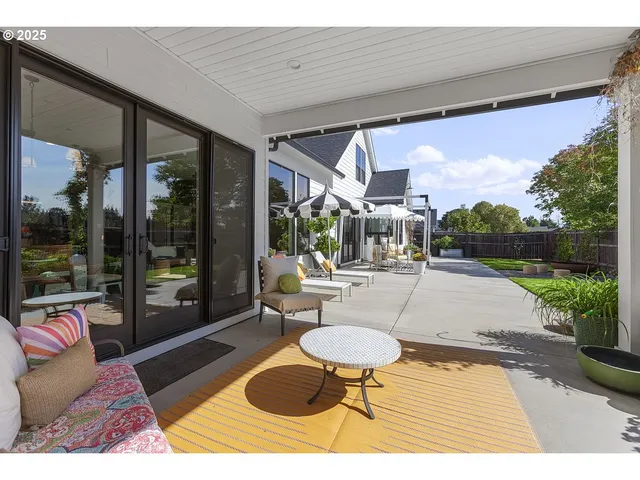 $1,100,000 | 18505 Northeast 78th Way, Vancouver, WA 98682