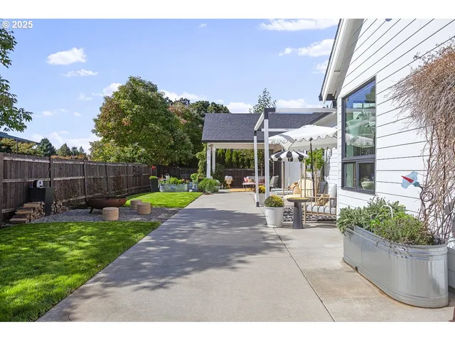 $1,100,000 | 18505 Northeast 78th Way, Vancouver, WA 98682