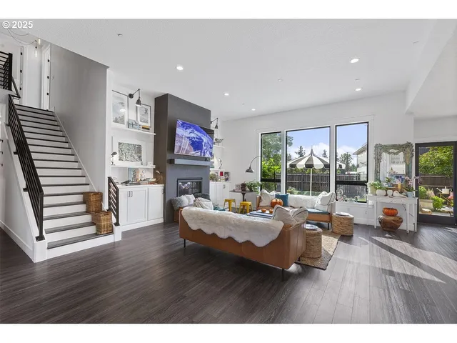 $1,100,000 | 18505 Northeast 78th Way, Vancouver, WA 98682