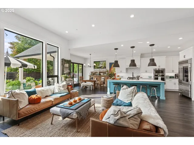 $1,100,000 | 18505 Northeast 78th Way, Vancouver, WA 98682