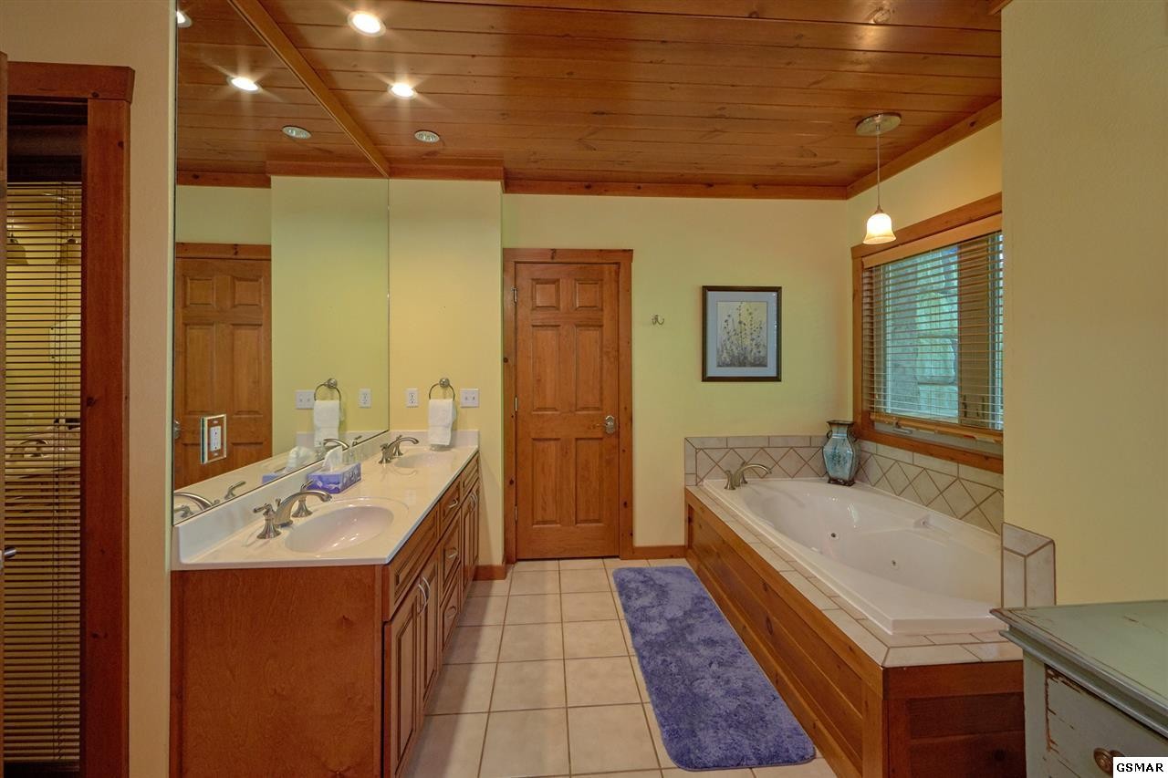 5055 Riversong Way, Unit GREENBRIERLODGE Sevierville, TN 37876 - Photo 19 of 36 Gallery Image 19