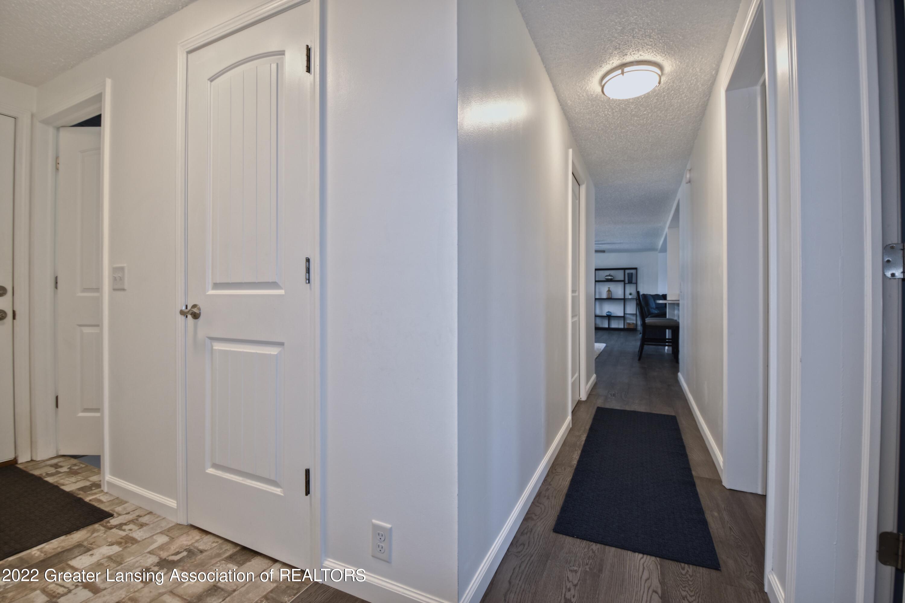 13479 Rockwell Road Stockbridge, MI 49285 - Photo 18 of 41 Upstairs Hall
