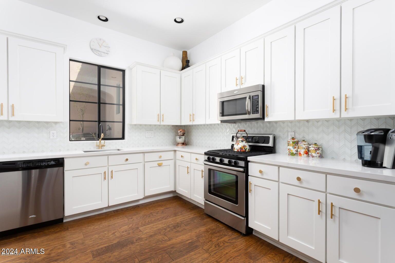 18650 North Thompson Peak Parkway, Unit 1024 Scottsdale, AZ 85255 - Photo 3 of 26 Gas Stove TPP