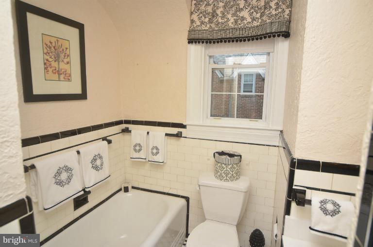 323 Hopkins Road Baltimore, MD 21212 - Photo 3 of 30 Bath (Master)