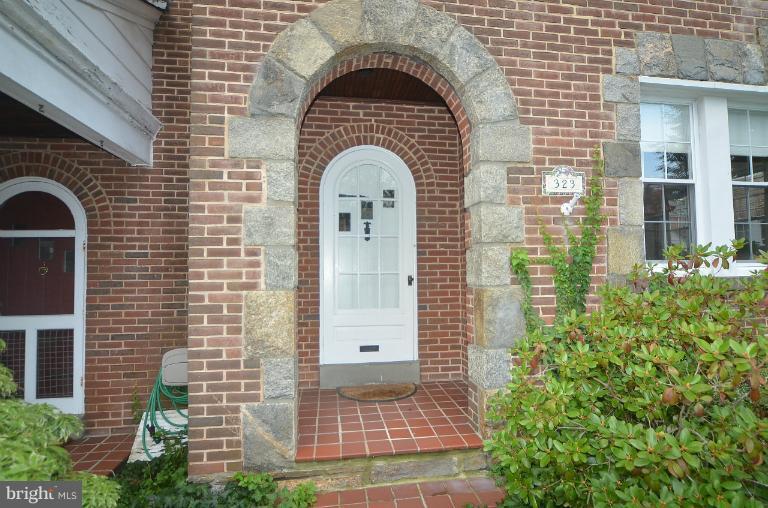 323 Hopkins Road Baltimore, MD 21212 - Photo 4 of 30 Exterior (Front)