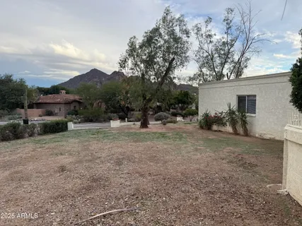a view of a house with backyard
