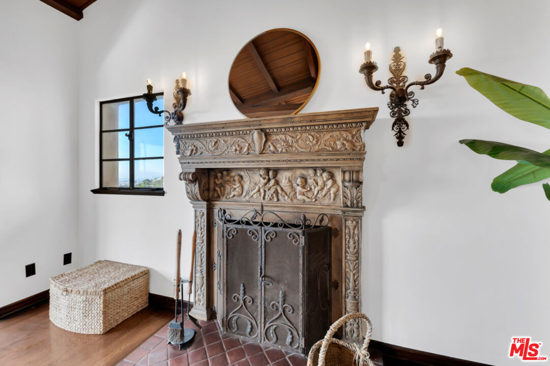 3729 Amesbury Road Los Angeles, CA 90027 - Photo 11 of 61